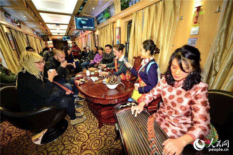 Zugreise als Erlebnis chinesischer Volkskultur