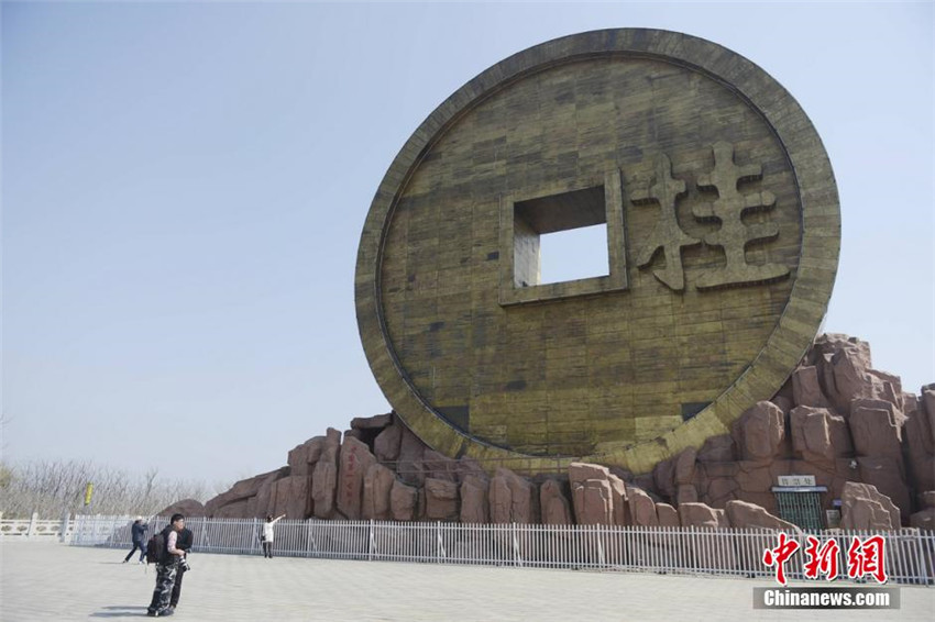 Riesige Münze des Tang-Stils in Hunan