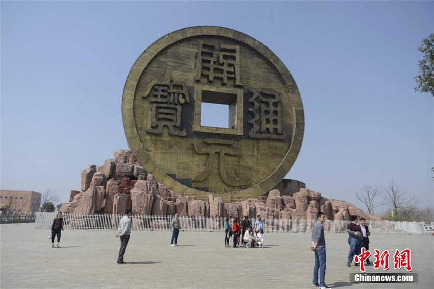 Riesige Münze des Tang-Stils in Hunan