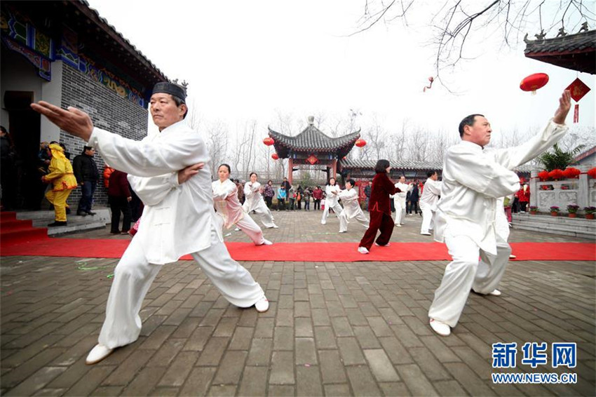 ?Der Drache hebt den Kopf“ und China feiert