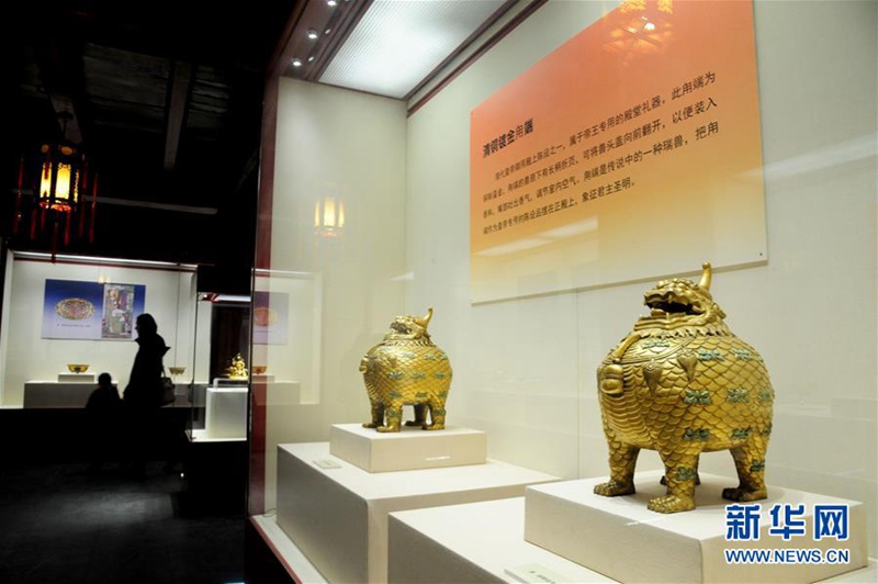 Ausstellung von Gold- und Silbergegenst?nden im Shenyanger Palastmuseum