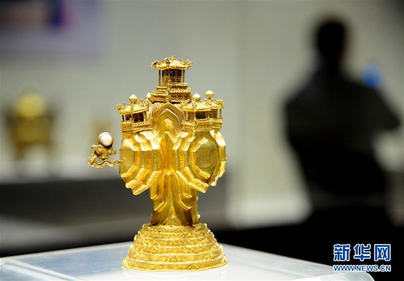 Ausstellung von Gold- und Silbergegenst?nden im Shenyanger Palastmuseum