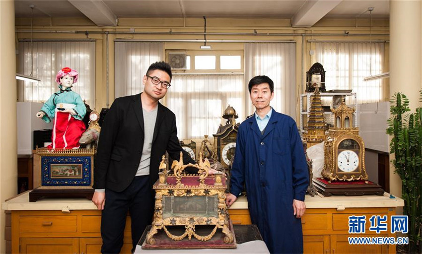 Die Dokumentationsserie ?Meister in der Verbotenen Stadt“ hat in China bereits zahlreiche Fans gewonnen. Der 55-j?hrige Wang Jing ist einer dieser Meister. Er ist seit 39 Jahren für die Reparatur der antiken Uhren im Palastmuseum zust?ndig.