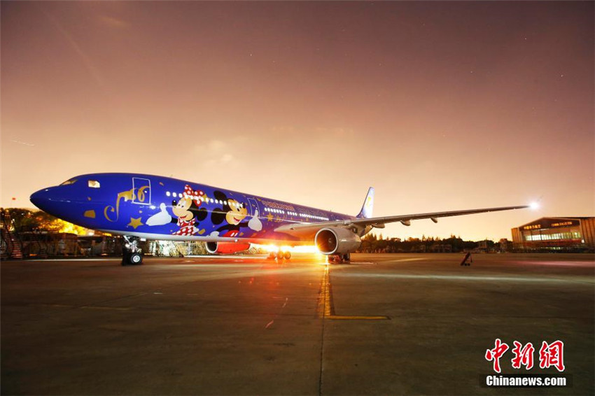 Disneys Flugzeug in Shanghai debütiert