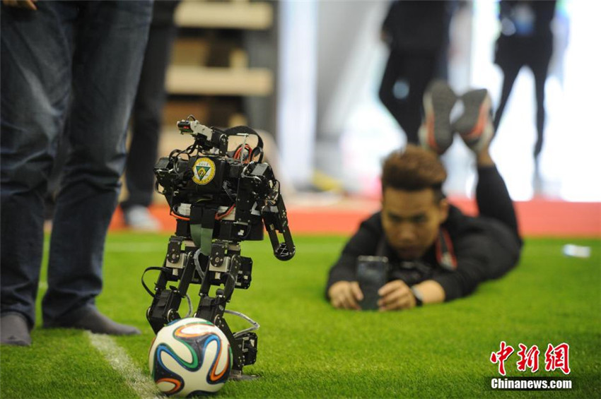 Fu?ballweltmeisterschaft der Roboter in Anhui