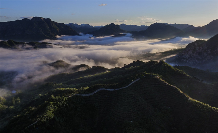 Chinesische Mauer im Nebel