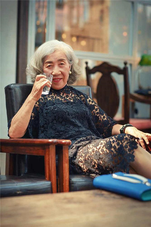 80-J?hrige wird zur Mode-Ikone in Chinas sozialen Medien