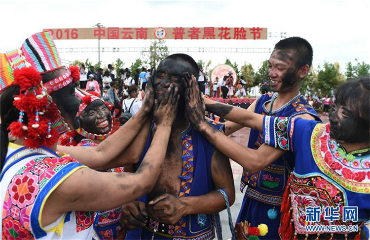 ?Fest der schwarzen Gesichter“ des Yi-Volks in Yunnan