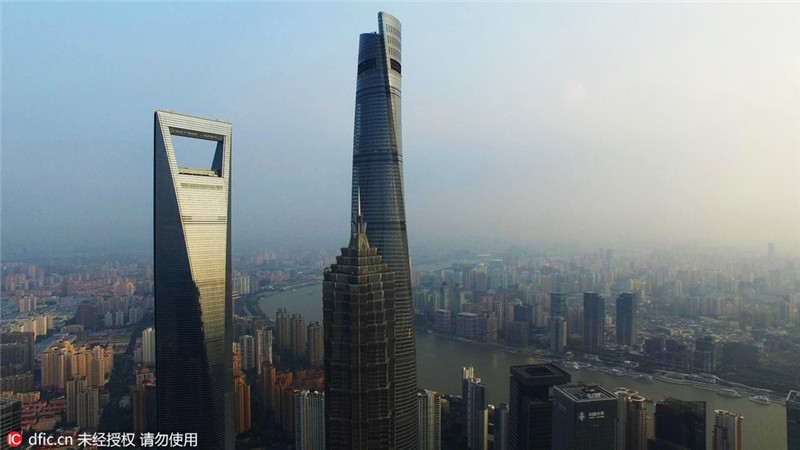 ?Glaspfad in den Wolken“ am Jinmao-Geb?ude in Shanghai