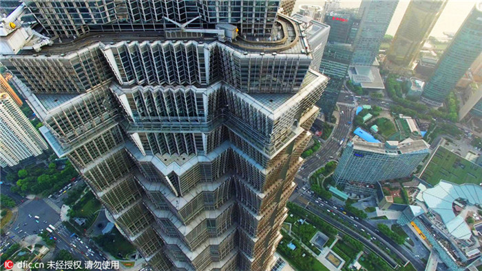 ?Glaspfad in den Wolken“ am Jinmao-Geb?ude in Shanghai