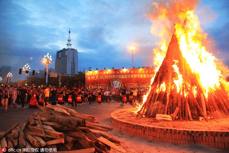 Xichang feiert das Fackelfest