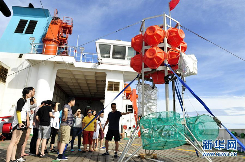 Expeditionsliebhaber besuchen das bemannte U-Boot ?Zhangjian“