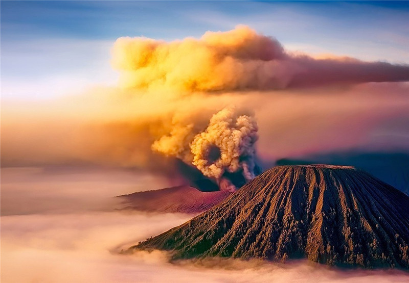 Ausbruch des Vulkans Bromo auf Java
