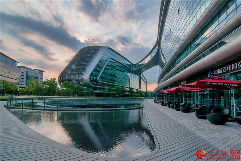 Fantastisches Geb?ude mit surrealer Pr?gung in Shanghai
