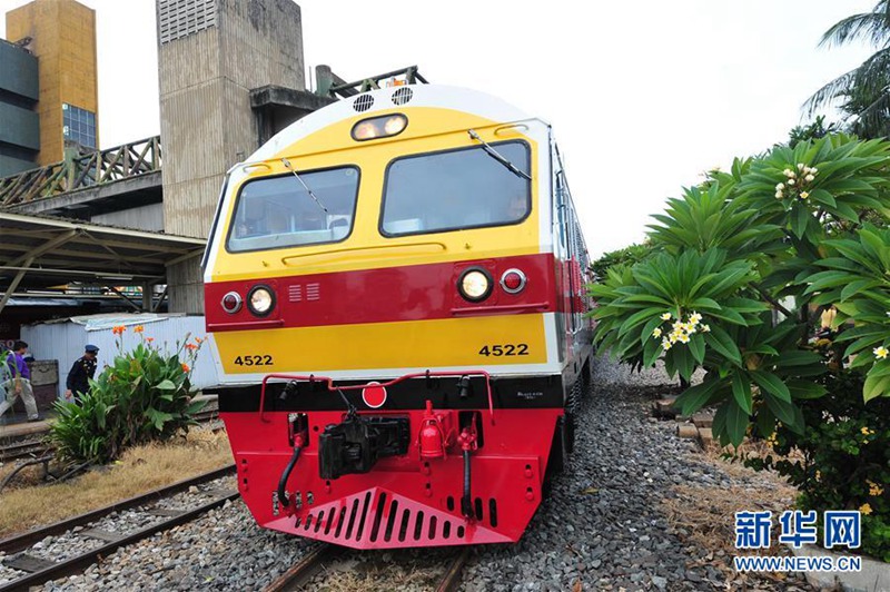 Chinesischer Zug beginnt in Bangkok Probebetrieb 