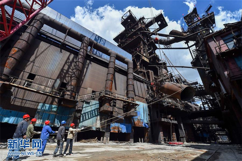Chinas gr??ter Hochofen wird abgerissen