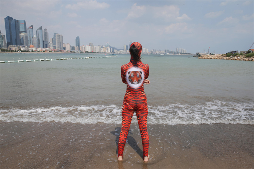 Auff?lliger Facekini erzeugt Modewelle in Qingdao