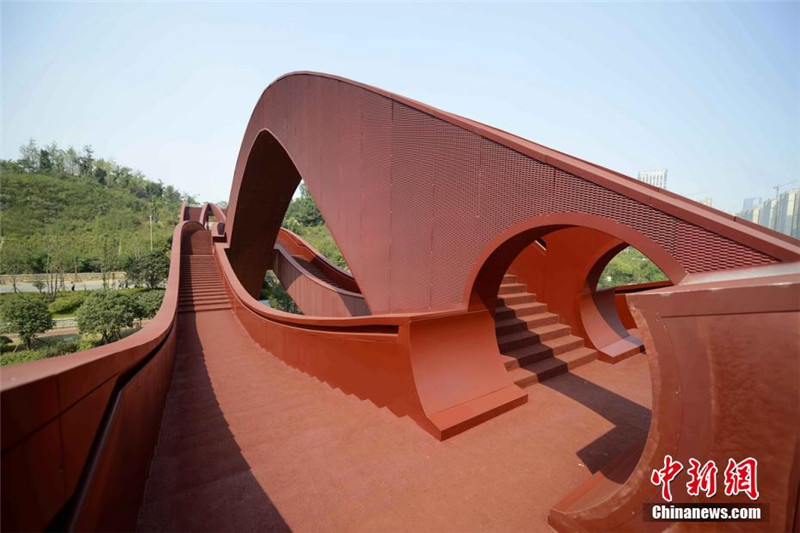 Vom anderen Ufer: Fu?g?ngerbrücke in Changsha ist richtig sexy