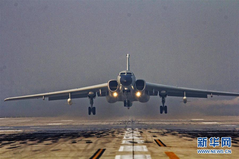 Gro?übung der chinesischen Luftwaffe über dem Pazifik