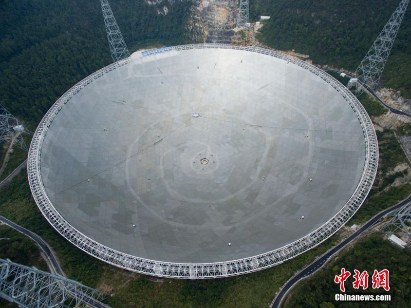 Gr??tes Radioteleskop der Welt in Betrieb
