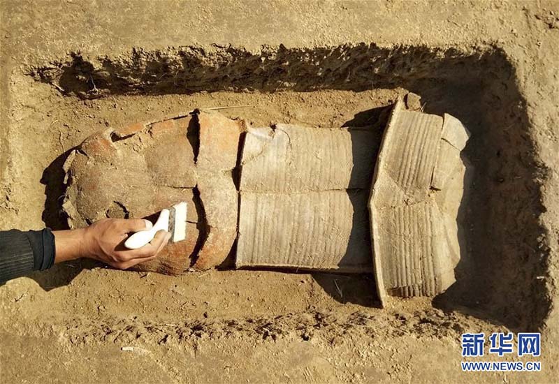 Ausgrabung von über 100 Krugs?rgen in Hebei
