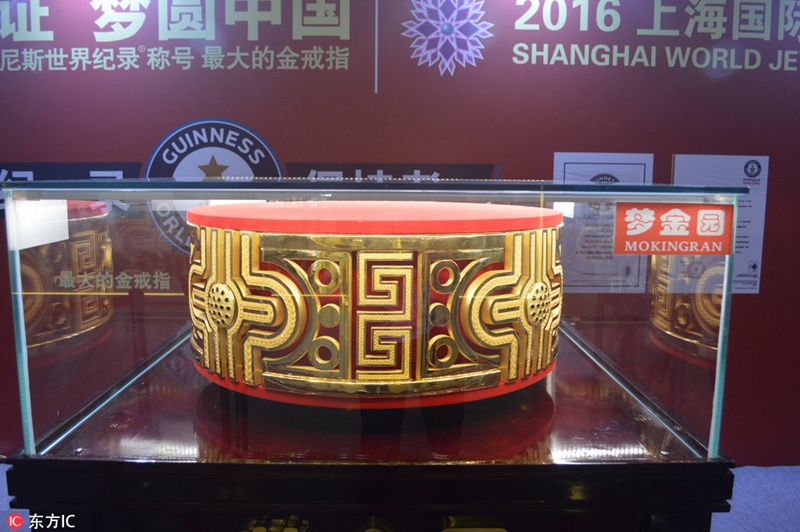 Weltgr??ter Goldring erstmals in Shanghai