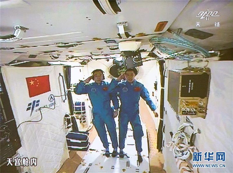 Himmlische Grü?e – Astronauten an Bord des Raumlabors Tiangong-2