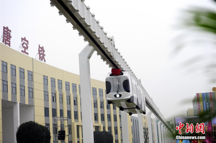 Weltweit erste umweltfreundliche H?ngebahn in Chengdu getestet