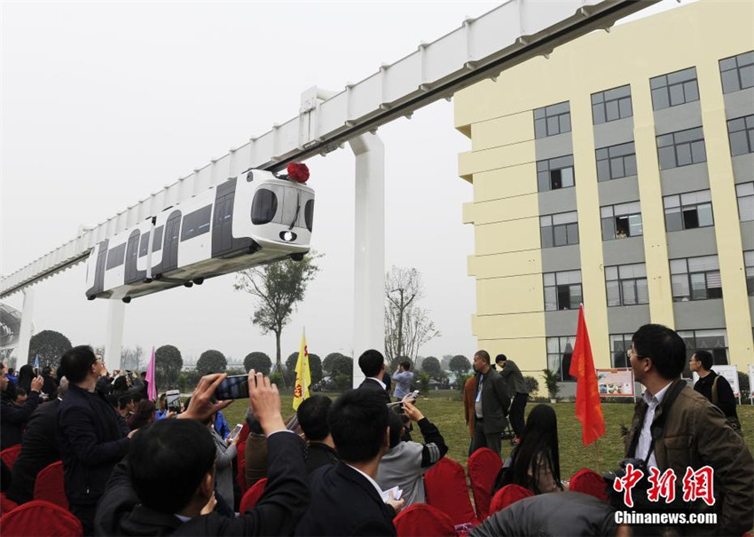 Weltweit erste umweltfreundliche H?ngebahn in Chengdu getestet