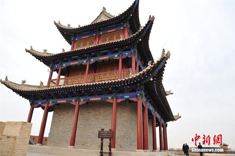 Befestigungsanlage Jiayuguan am Westende der Chinesischen Mauer zeigt ihr neues Aussehen