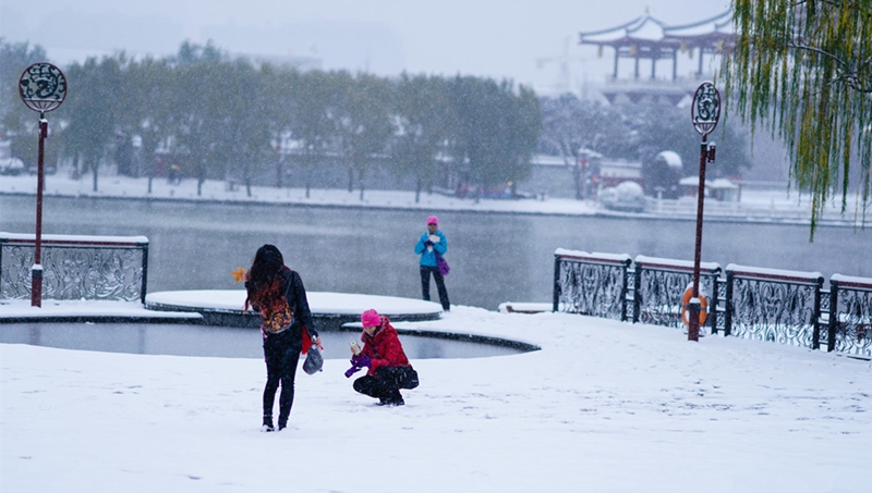 Sch?ne und silberne Stadt Xi′an nach dem Schnee