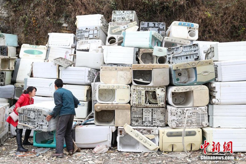 Berg der ausgedienten Haushaltsger?te in Guiyang