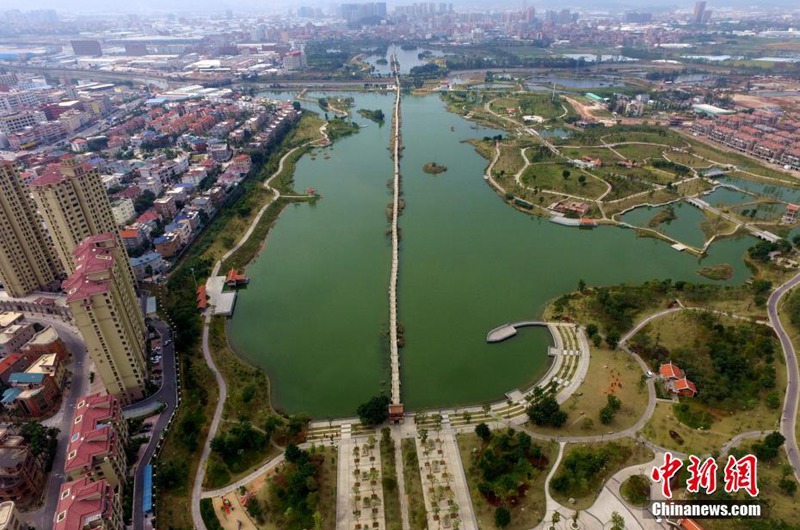 Chinas l?ngste antike Steinbrücke aus der Vogelperspektive
