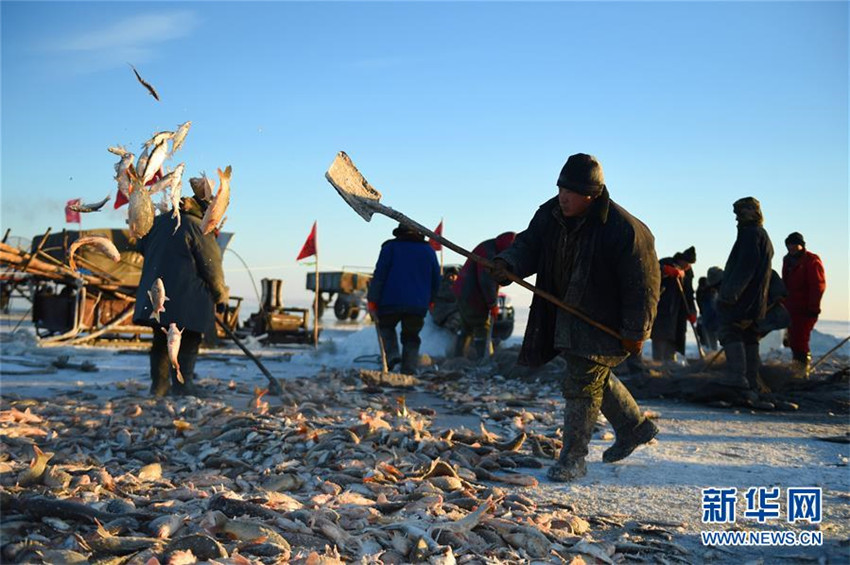 Nachhaltiger Winterfischfang in der Inneren Mongolei