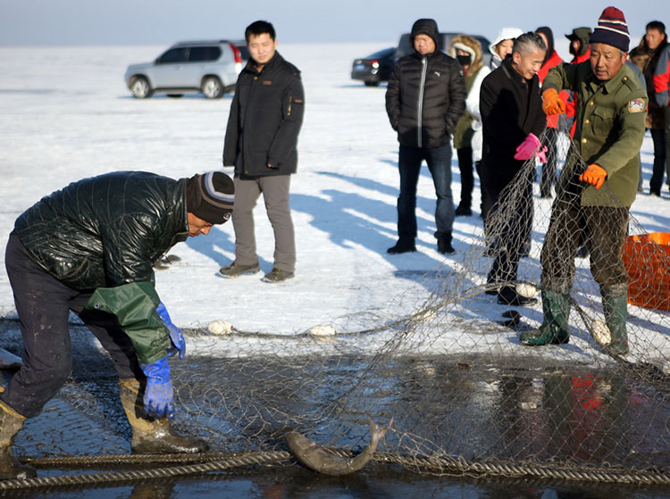 Winterfischen in der nordostchinesischen Provinz Liaoning
