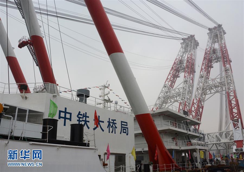 Chinas leistungsf?higstes Kranhubschiff ausgeliefert