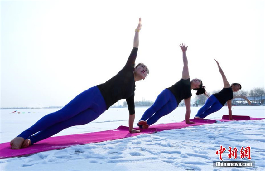 Yoga im Schnee