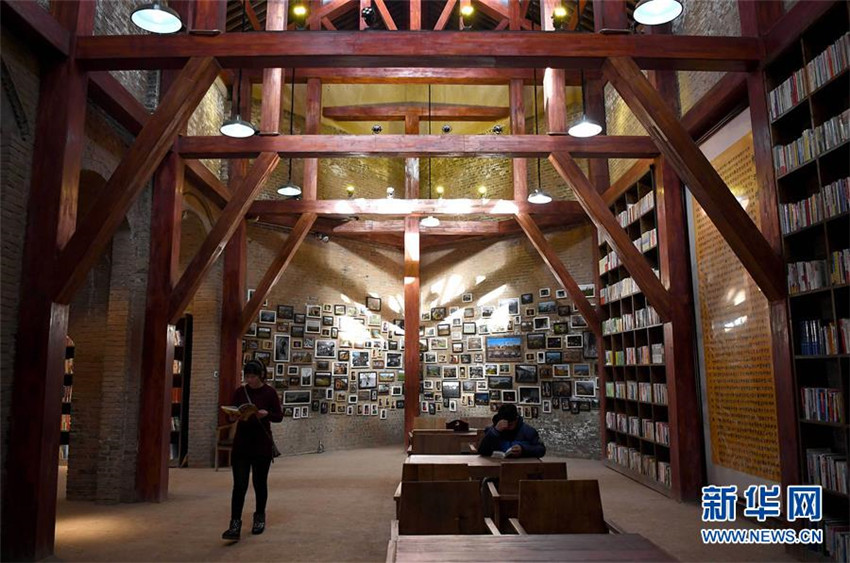 Bibliothek in traditioneller Yaodong-Wohnh?hle