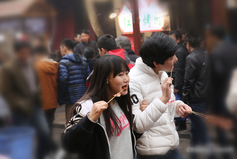 Touristen genie?en Spezialit?ten in Xi’an