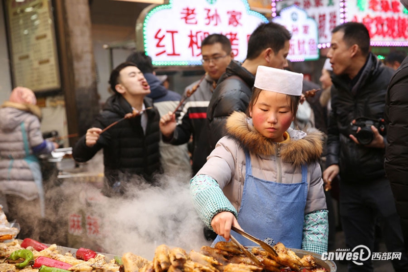 Touristen genie?en Spezialit?ten in Xi’an