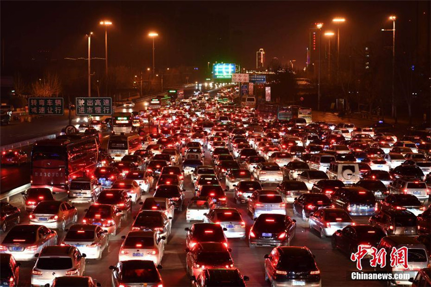 Ende der Frühlingfestferien: Lange Staus auf der Autobahn
