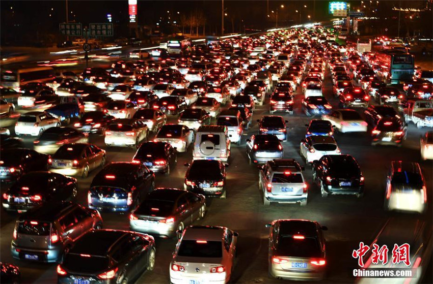 Ende der Frühlingfestferien: Lange Staus auf der Autobahn
