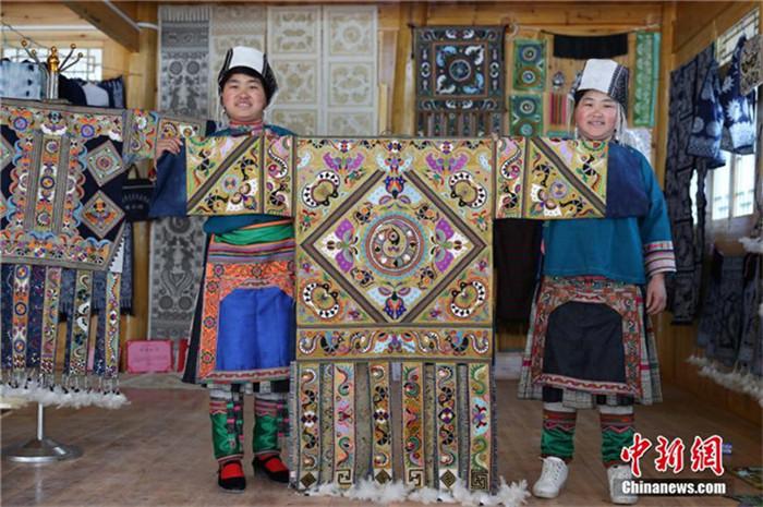 Mit Stickereikunst macht sich das Miao-Volk in Guizhou immer reicher