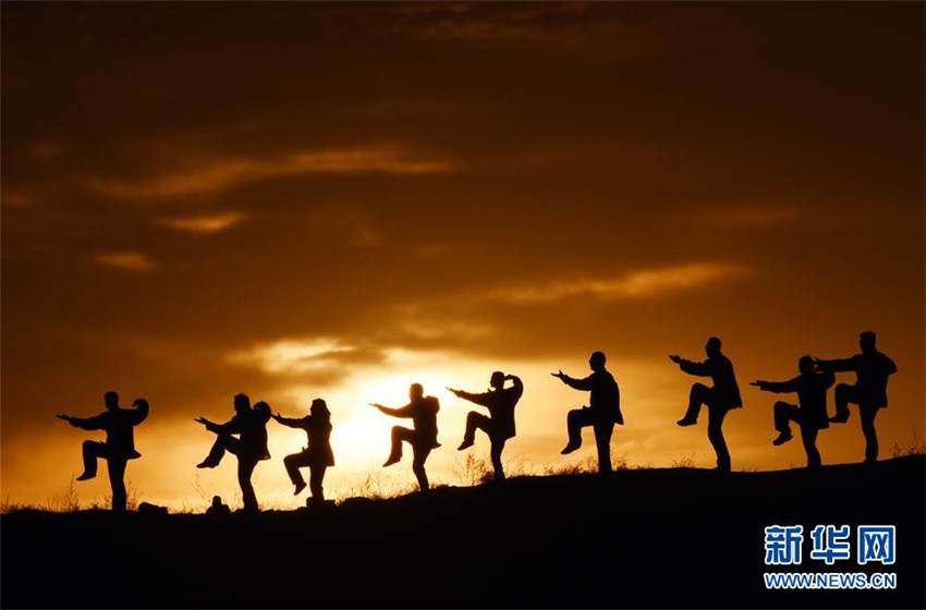 Tai-Chi in der Morgend?mmerung