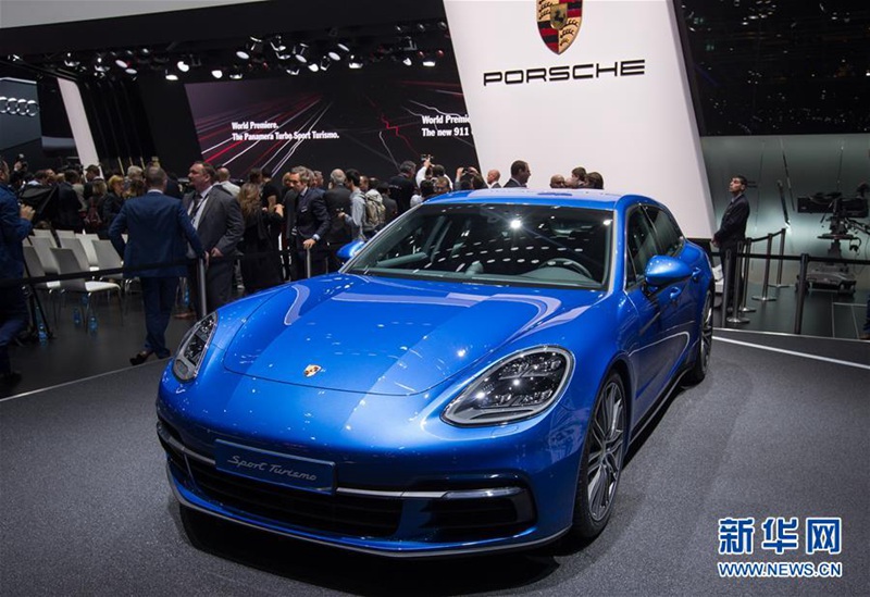 Neue Autos gl?nzen auf dem 87. Genfer Auto-Salon