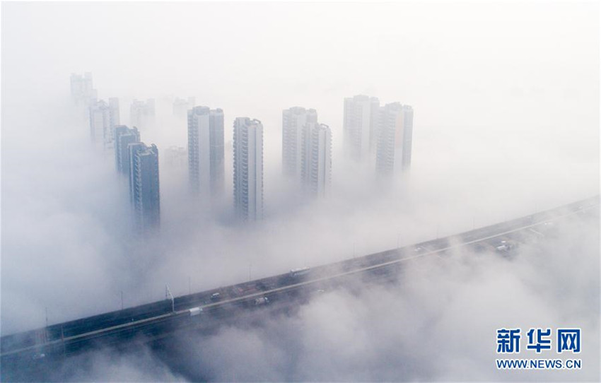 Nebliges Wetter in Wuhan