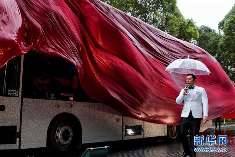 Bustro – Kulinarische Stadtrundfahrt im Hongkonger ?Crystal Bus“