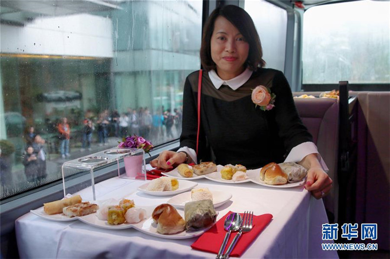 Bustro – Kulinarische Stadtrundfahrt im Hongkonger ?Crystal Bus“