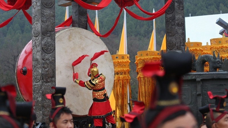 Gedenkfeier vom Kaiser Xuanyuan zum Totenfest in Shaanxi