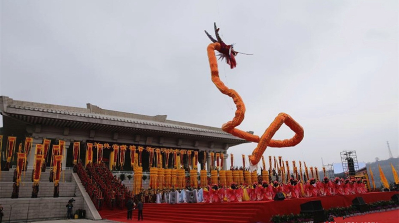 Gedenkfeier vom Kaiser Xuanyuan zum Totenfest in Shaanxi